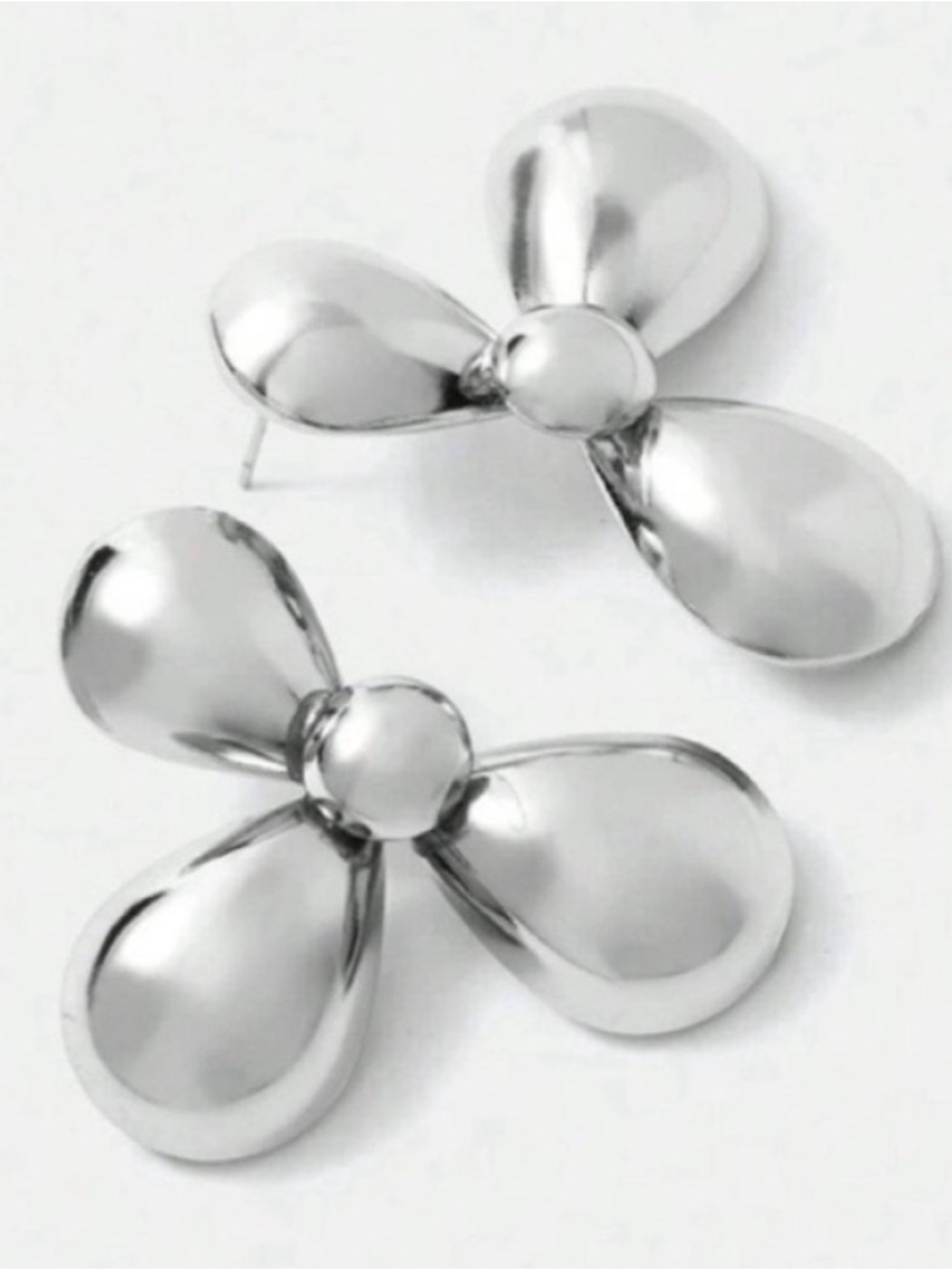New! Silver Flower Petal Statement Post Earrings (3025) NWOT